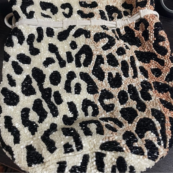 Hand Beaded Bag in Leopard
Ganni bag pouch crossbody sequins - Picture 10 of 10